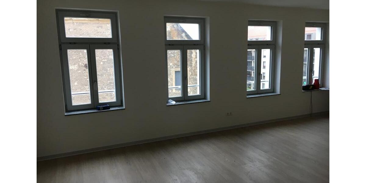 Dachgeschoßwohnung Erfurt Hochheim - 2 Zimmer, 100 m&sup2;, 1.500&euro; | Angebot:25650095