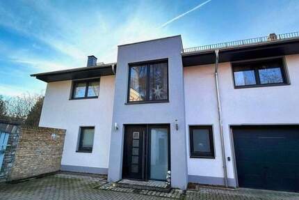 Familientraum in Bad Tennstedt: Modernes Haus mit viel Platz, Garage & vier Stellflächen 4 zimmer