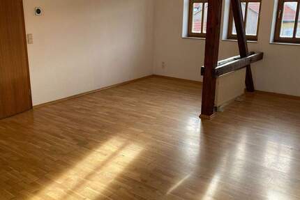 2-Raum-Dachgeschoss-Wohnung in Marktnähe 2 zimmer