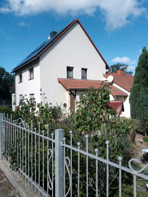 Vielseitiges Wohnensemble mit drei Wohneinheiten, großem Grundstück und moderner Ausstattung 6 zimmer