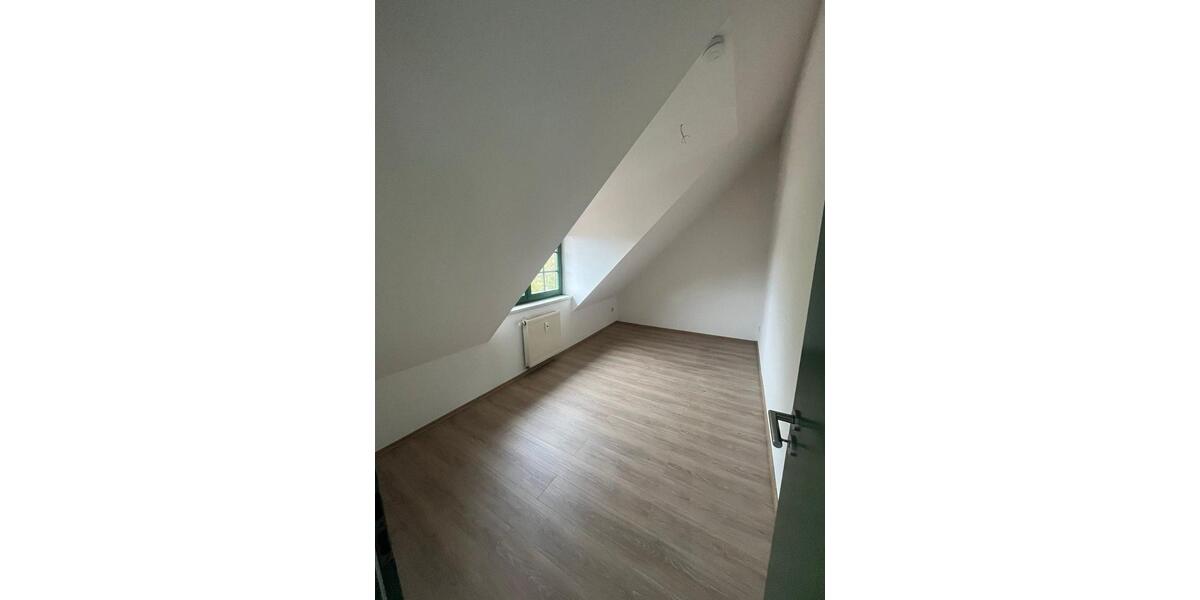 Großzügige 4-Raum-Wohnung mit Balkon WG geeignet 4 zimmer
