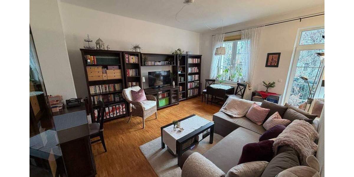 2 Raum Wohnung mit Balkon Einbauküche Parkett Eckwanne in der Fritz-Büchner-Straße 2 zimmer