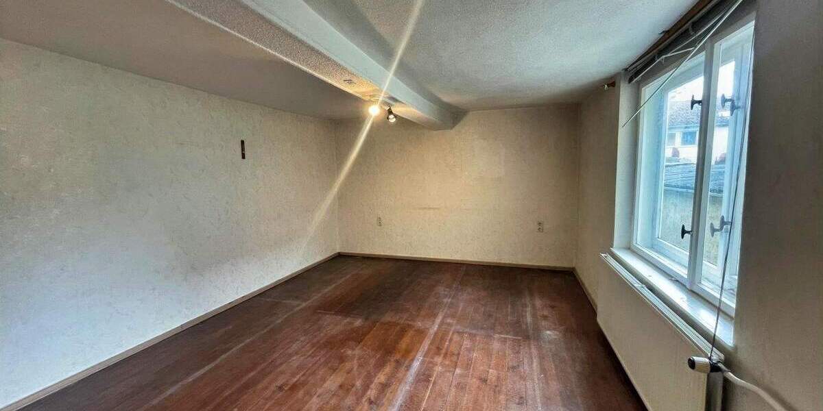 Einfamilienhaus Kölleda - 8 Zimmer, 172 m&sup2;, 110.000&euro; | Angebot:25771798