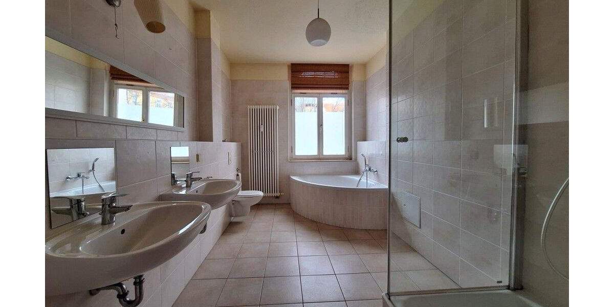 Etagenwohnung Erfurt Löbervorstadt - 4 Zimmer, 155 m&sup2;, 1.800&euro; | Angebot:24700240