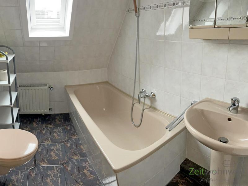 (EF0170_Y) Erfurt: Löbervorstadt, möbliertes Zimmer in schöner Wohnlage im DG mit eigenem Bad, an Wochenendheimfahrer 1 zimmer