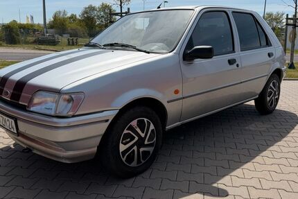 Ford Fiesta 98.685 km 2.380 &euro; Erfurt 99089