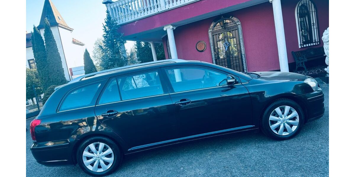Toyota Avensis 115.000 km 4.599 &euro; Gotha 99867