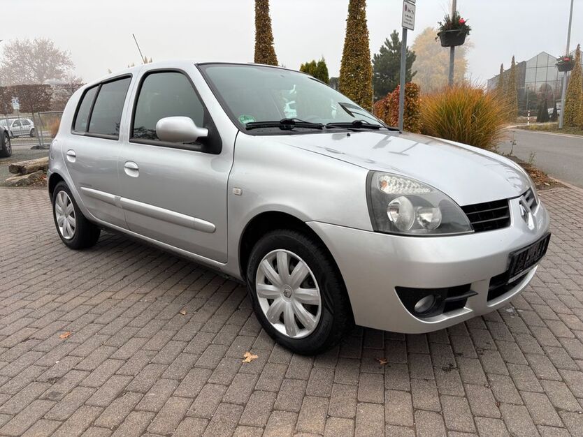 Renault Clio 95.000 km 2.700 € Erfurt 99085