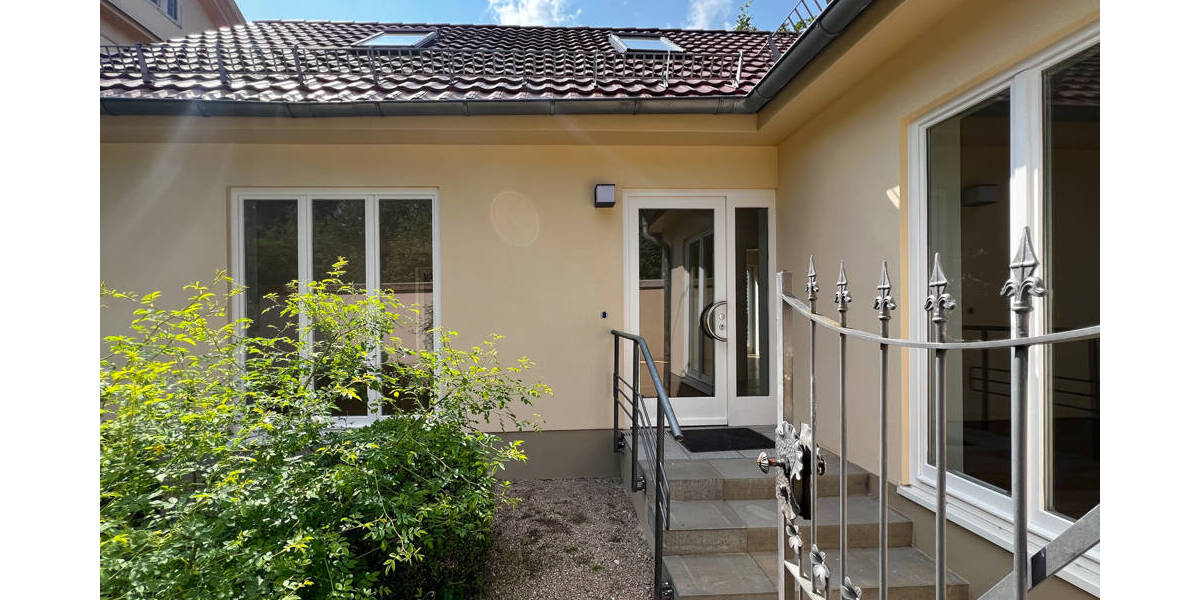 Zwei stilvoll modernisierte & bezugsbereite Eigentumswohnungen in separatem Wohnhaus 4 zimmer