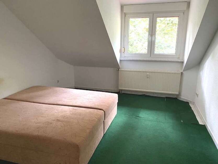 2-Zimmer-DG-Wohnung mit Badewanne - Zentrumsnah
