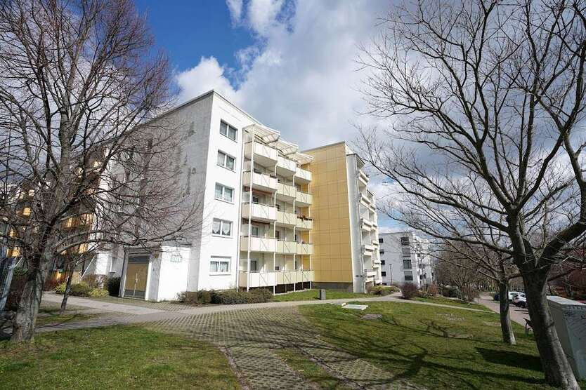 Wohnung zum Mieten in Erfurt 272 € 36.9 m² 1 zimmer