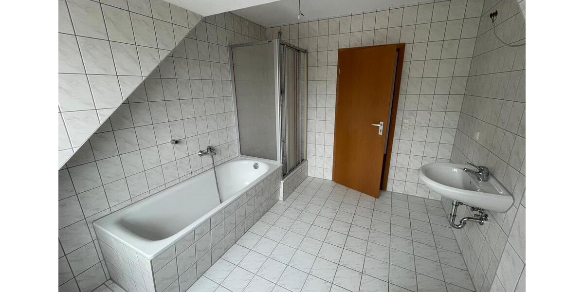 Dachgeschoßwohnung Geratal Geraberg - 2.5 Zimmer, 75 m&sup2;, 643&euro; | Angebot:25980858