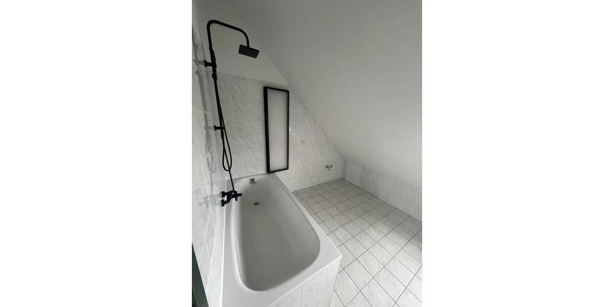 Großzügige 4-Raum-Wohnung mit Balkon WG geeignet 4 zimmer