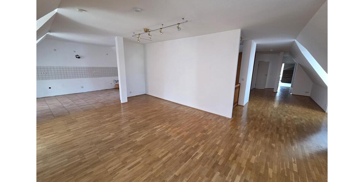 Dachgeschoßwohnung Erfurt - 2 Zimmer, 128 m&sup2;, 1.190&euro; | Angebot:26492734