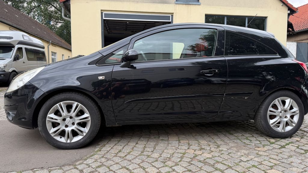 Opel Corsa 99.833 km 2.890 &euro; Erfurt 99084