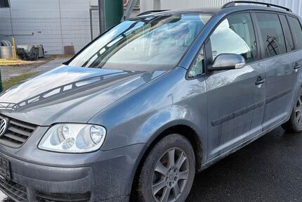 VW Touran 149.000 km 2.490 &euro; Drei Gleichen OT Günthersleben 99869