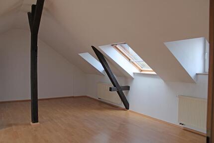 Gemütliche Dachgeschoßwohnung mit Balkon in Arnstadt 3 zimmer