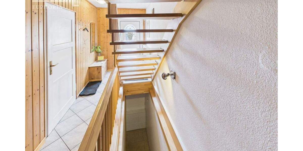 Einfamilienhaus Blankenhain - 9 Zimmer, 219 m&sup2;, 350.000&euro; | Angebot:24268866