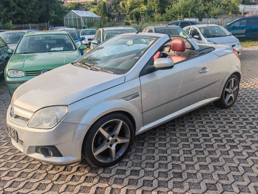 Opel Tigra 125.000 km 2.490 € Umpferstedt 99441