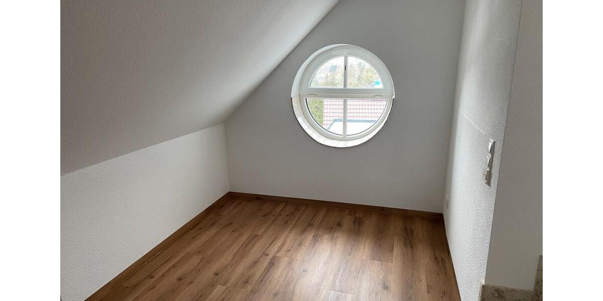 Dachgeschoßwohnung Geratal Geraberg - 2.5 Zimmer, 75 m&sup2;, 643&euro; | Angebot:25980858