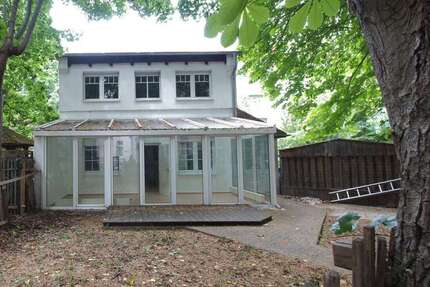 Hinterhaus mit 3 Zimmern, Terrasse, Wintergarten, Gäste-WC in der Eugen-Richter-Straße