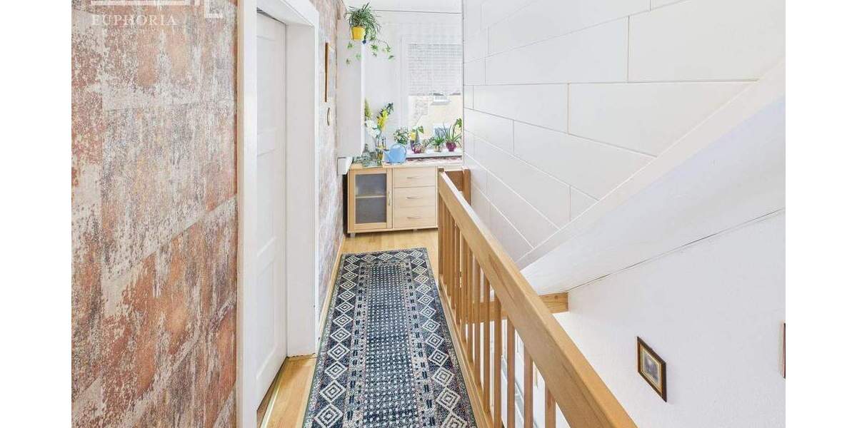 Einfamilienhaus Blankenhain - 9 Zimmer, 219 m&sup2;, 350.000&euro; | Angebot:24268866