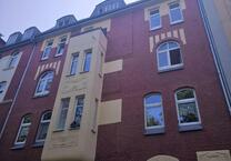 Helle 3-Zimmer-DG-Wohnung in zentraler Lage ! Großer Balkon ! Aufzug !