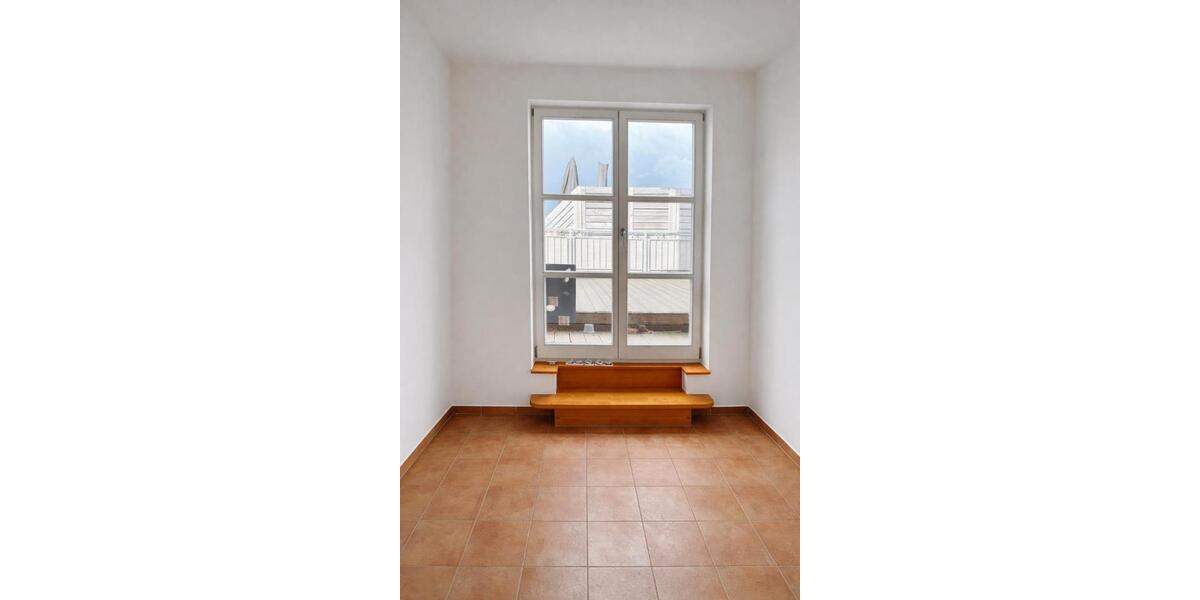 Etagenwohnung Weimar - 4 Zimmer, 102 m&sup2;, 1.200&euro; | Angebot:25991215