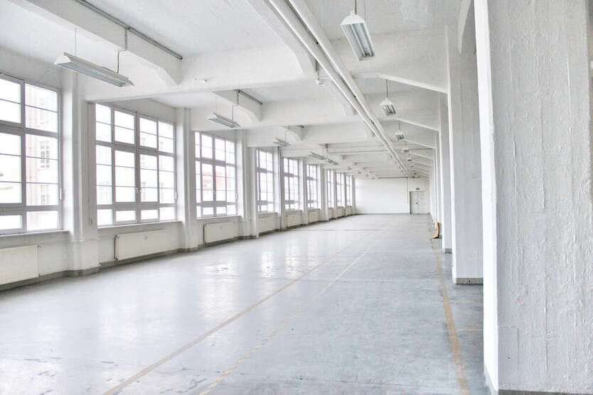 Halle in Sömmerda 7.250 € 2200 m²