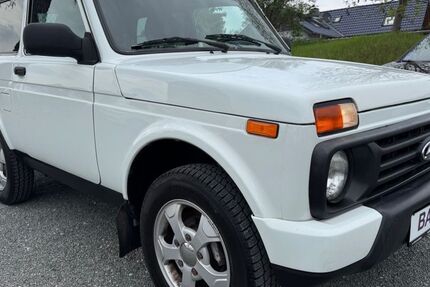 Lada Taiga 70.675 km 9.480 &euro; Weimar 99423