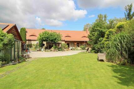 Wohnträume leben: Gehobenes Einfamilienhaus mit Garten, Spa-Bereich und Garage in Sömmerda-Frohndorf 6 zimmer