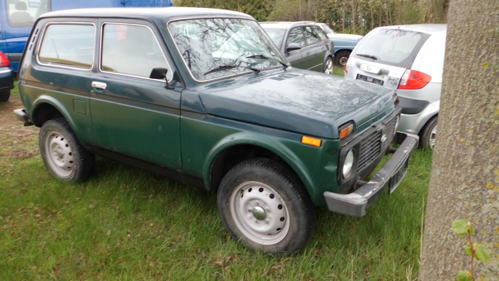 Lada Niva 94.000 km 2.400 &euro; Arnstadt / OT Dornheim 99310