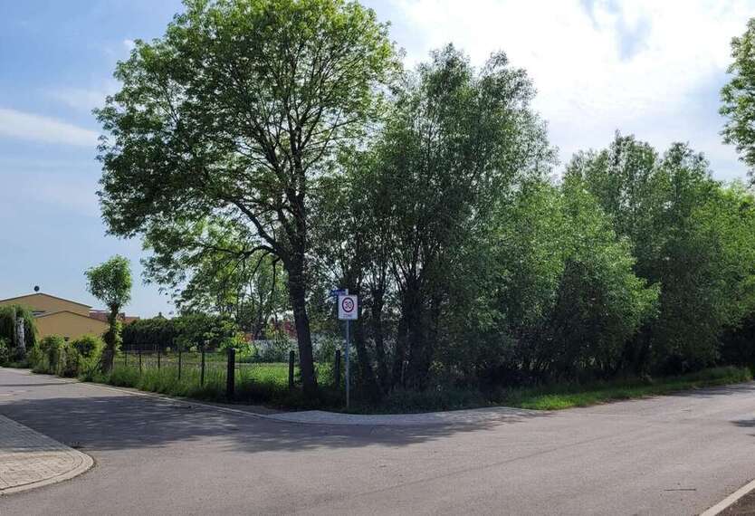 Grundstück zu verkaufen in Erfurt 145.000 € 646 m²