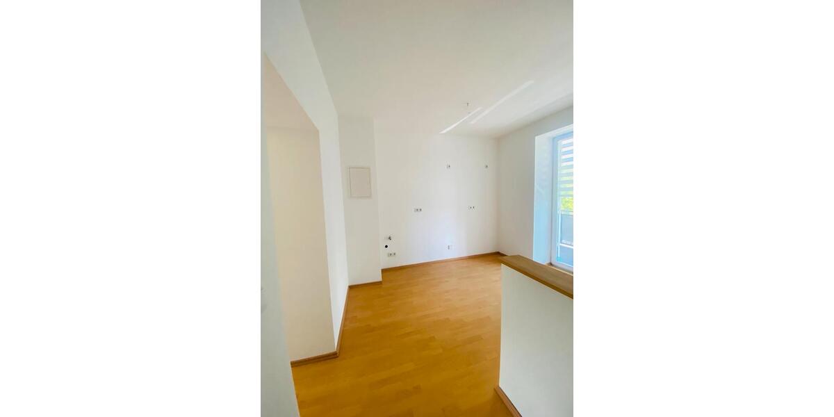 Schöne 2-Zimmer-Wohnung mit Balkon in Erfurt – einladen, hell & zentral 2 zimmer