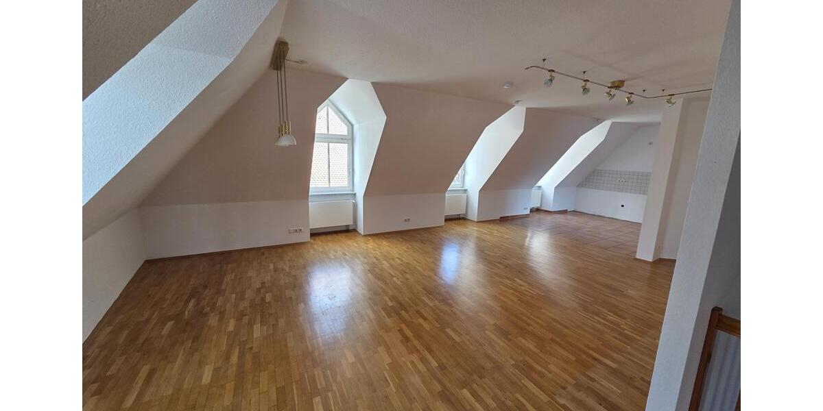 Dachgeschoßwohnung Erfurt - 2 Zimmer, 128 m&sup2;, 1.190&euro; | Angebot:26492734