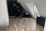 Helle 3-Zimmer-DG-Wohnung in zentraler Lage ! Großer Balkon ! Aufzug !