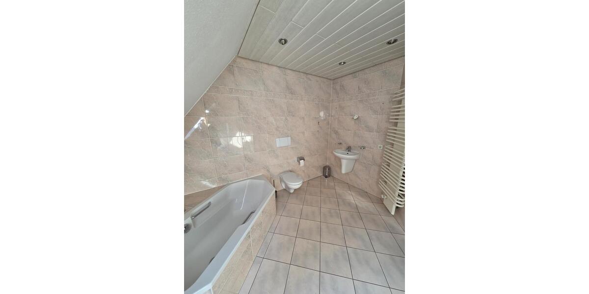 Dachgeschoßwohnung Erfurt - 2 Zimmer, 128 m&sup2;, 1.190&euro; | Angebot:26492734
