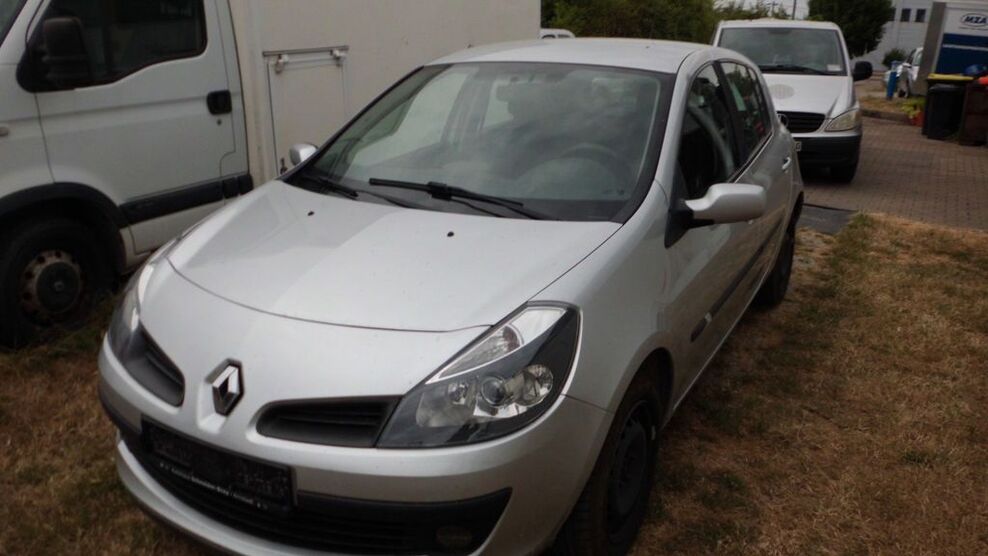 Renault Clio 180.000 km 1.200 € Arnstadt / OT Dornheim 99310