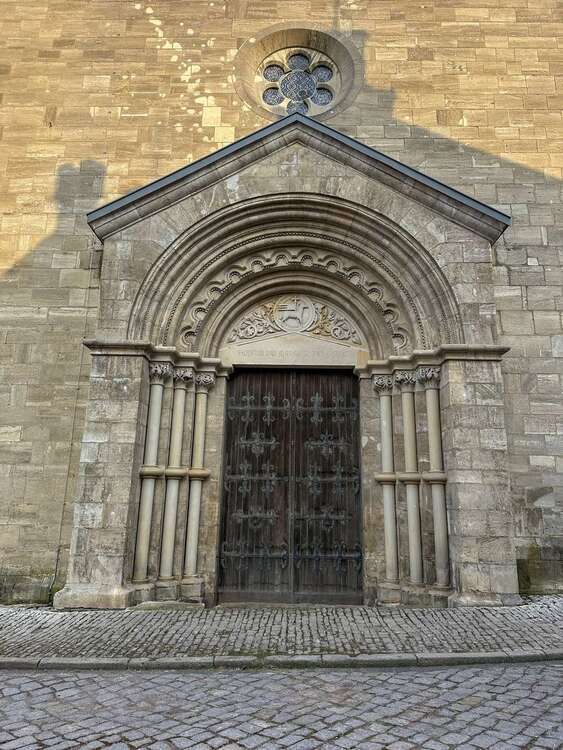 Zwei vermietete Wohnungen in Bestlage von Arnstadt – direkt an der Liebfrauenkirche 4 zimmer