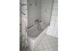 2-Zimmer-DG-Wohnung mit Badewanne - Zentrumsnah