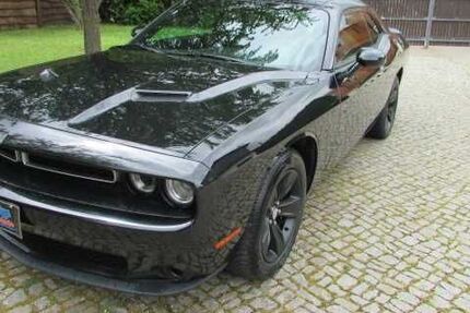 Dodge Challenger 121.300 km 19.900 &euro; Großfahner 99100