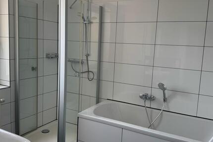 Hochwertige 3-RaumWohnung mit Personenaufzug und großem Balkon an Nichtraucher