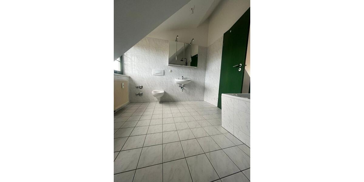 Großzügige 4-Raum-Wohnung mit Balkon WG geeignet 4 zimmer