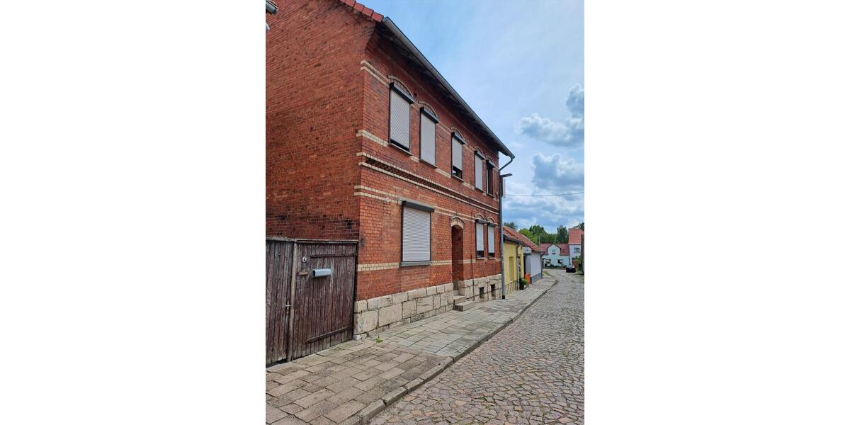 Mehrfamilienhaus, Wohnhaus Straußfurt - 7 Zimmer, 200 m&sup2;, 130.000&euro; | Angebot:26025337