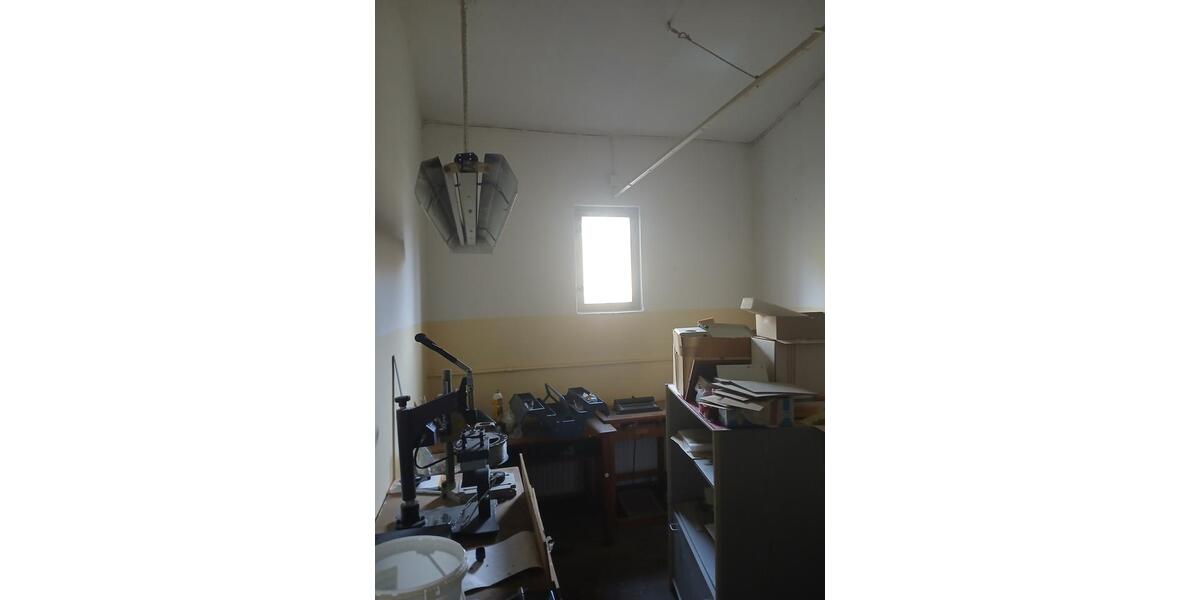 Vermiete WerkshalleLagerBüro mit Potential zimmer