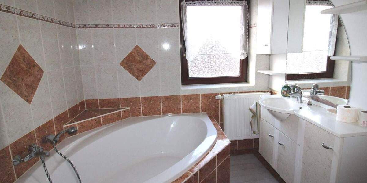 Einfamilienhaus Tonna Burgtonna - 9 Zimmer, 280 m&sup2;, 255.000&euro; | Angebot:25704606