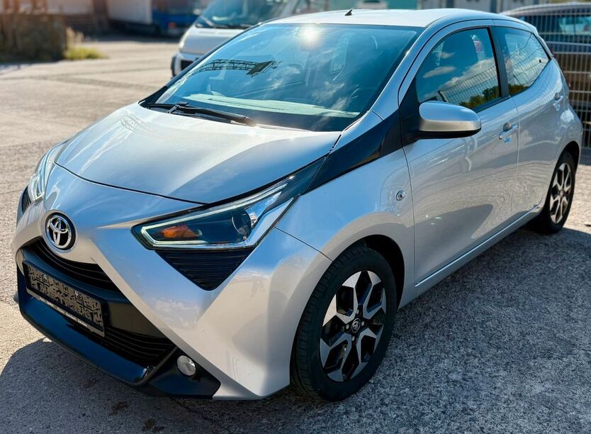 Toyota Aygo (X) 33.569 km 10.290 € Weimar 99427