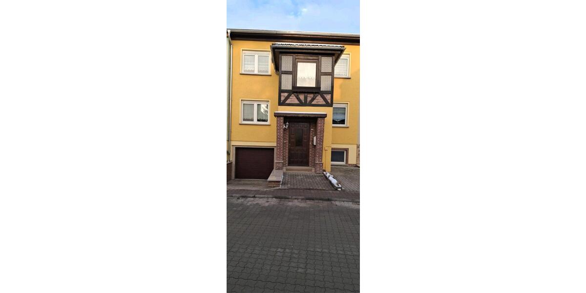 Reihenhaus Greußen - 7 Zimmer, 100 m&sup2;, 127.000&euro; | Angebot:25180029