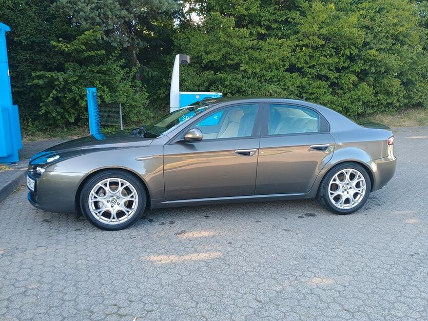 Alfa Romeo 159 130.000 km 3.985 € Gotha 99867