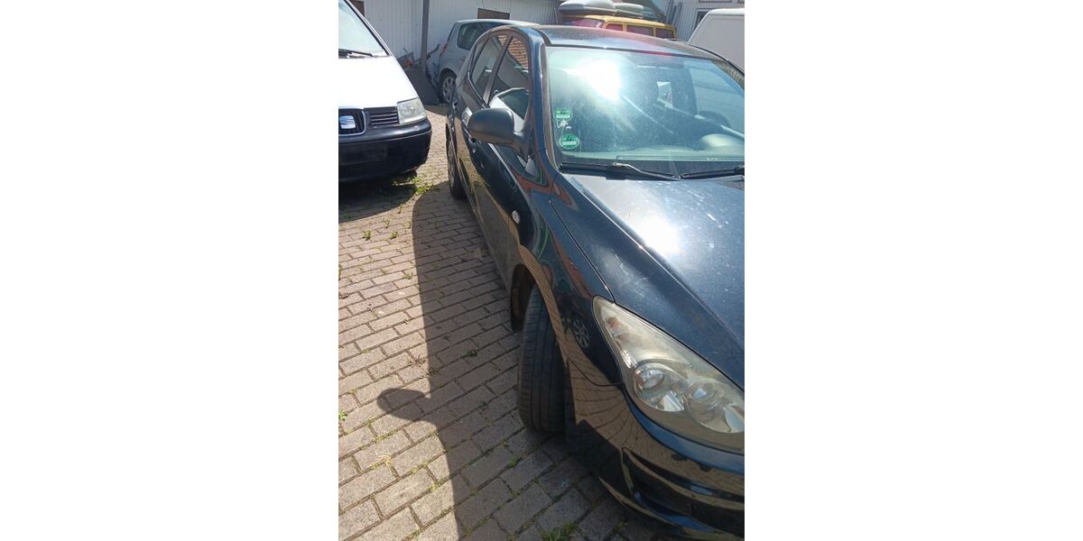 Hyundai i30 177.000 km 1.999 &euro; Brüheim 99869